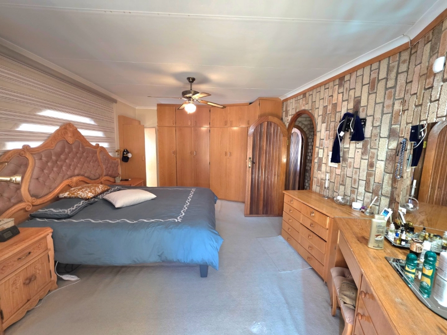 5 Bedroom Property for Sale in La Provance Free State